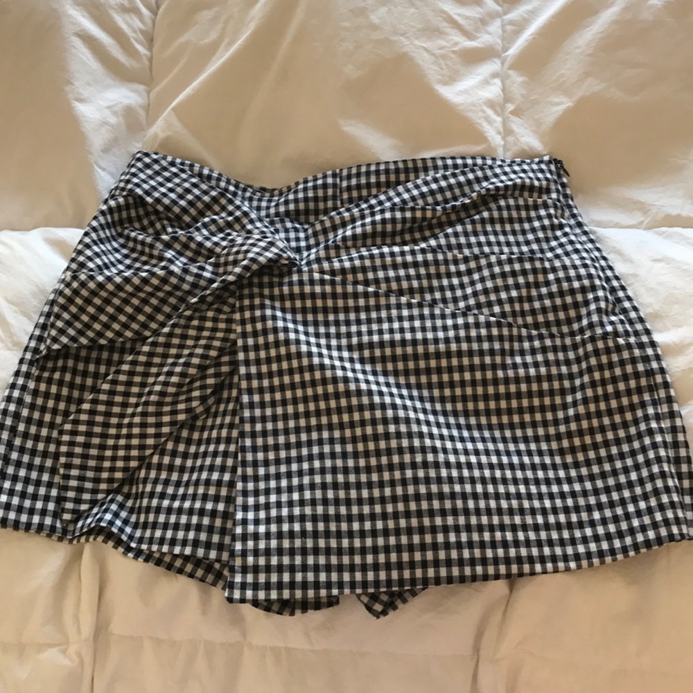 Black and white gingham print skort
